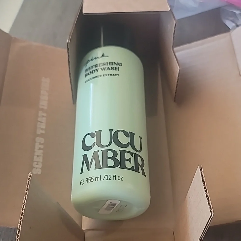 PINK Victoria's Secret Refreshing Body Wash - Cuxumber